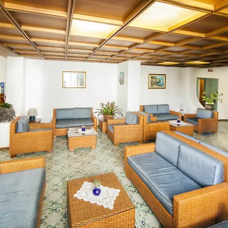 安巴夏托里酒店 4*