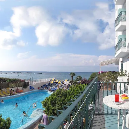 安巴夏托里酒店 4*