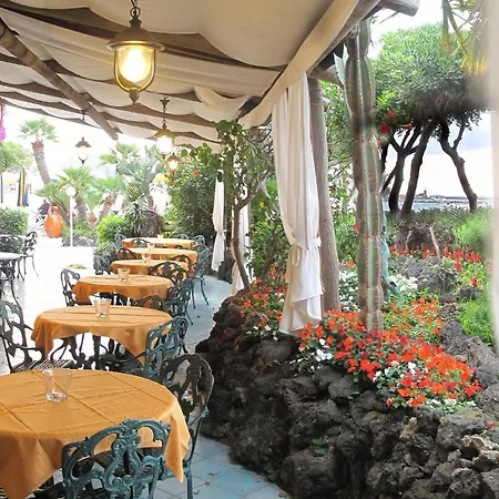 Ambasciatori 4* ايسكيا