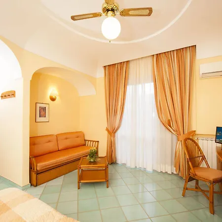 מלון Ambasciatori 4*