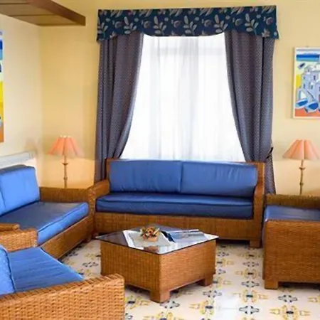 Ambasciatori 4* איסקיה