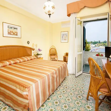 فندق Ambasciatori ايسكيا