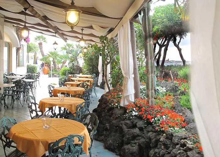 Ambasciatori 4* ايسكيا